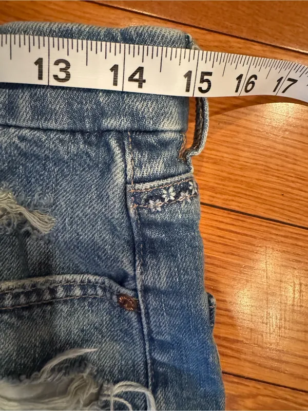 American Eagle Curvy ’90s Boyfriend Distressed Denim Shorts – Size 12 - Image 9