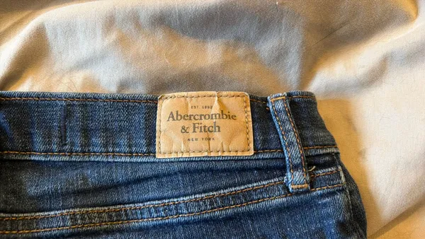 Abercrombie Low-Rise Shorts Denim 00 - Image 5