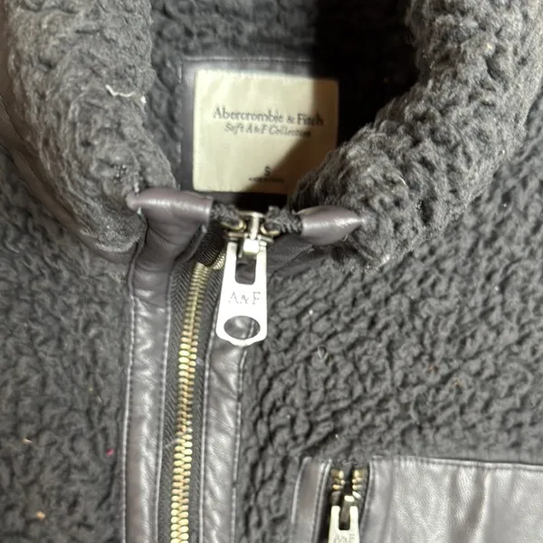 Abercrombie & Fitch Soft A&F Leather Trim Sherpa Fleece Jacket Size Small - Image 6