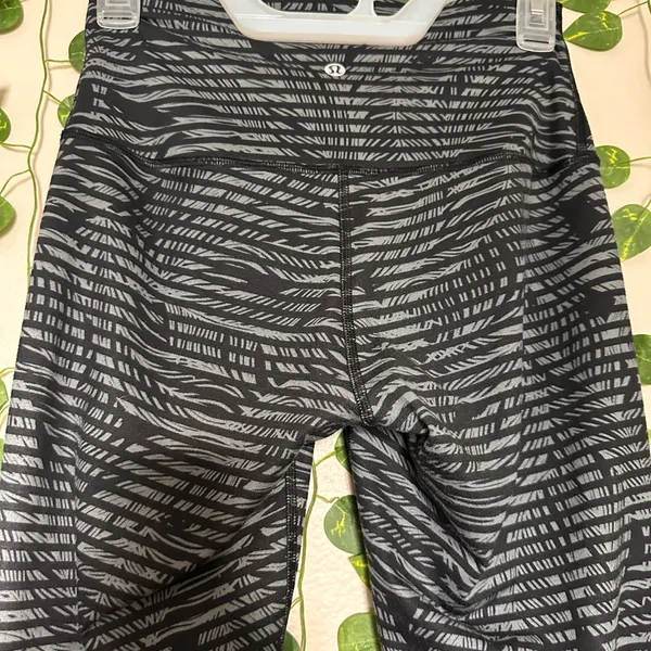 Lululemon Wonder Under Striped Leggings small goth tropical witchy casual preppy - Image 4