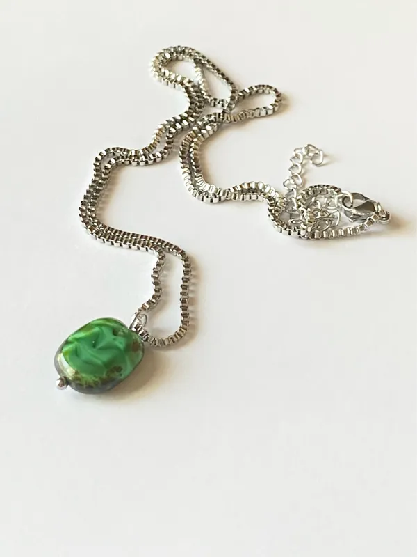 Handmade stainless steel chain & green Picasso Czech glass bead chic vintage retro style simple necklace💚 - Image 7