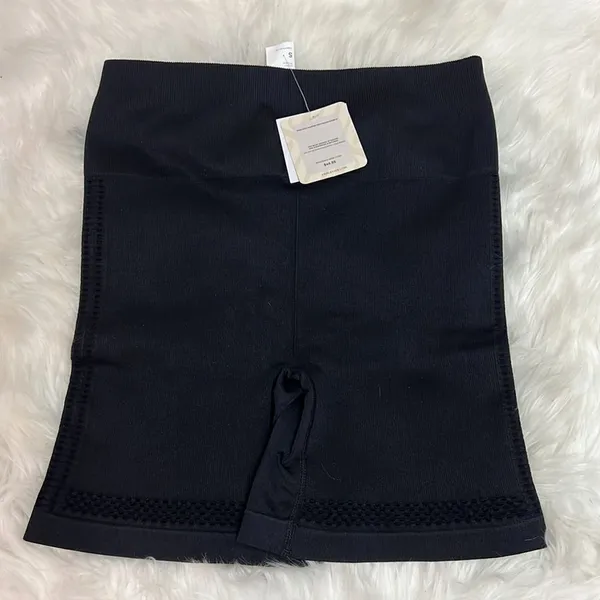NWT! Fabletics Sync Seamless High-Waisted 6'' Short - Size Small‎ - Black C34 - Image 6