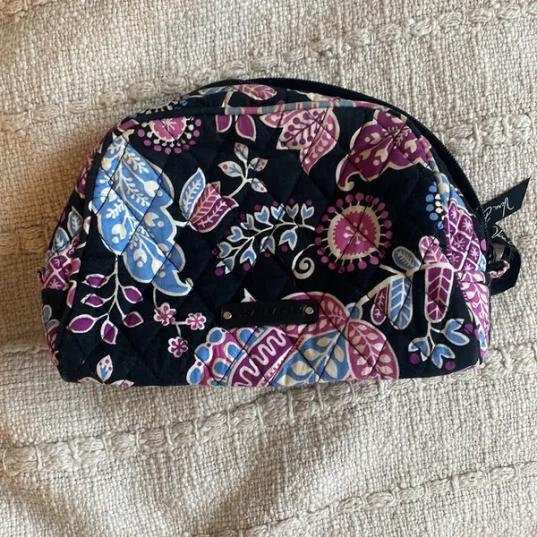 Vera Bradley paisley print weekender w/cosmetic bag - Image 2