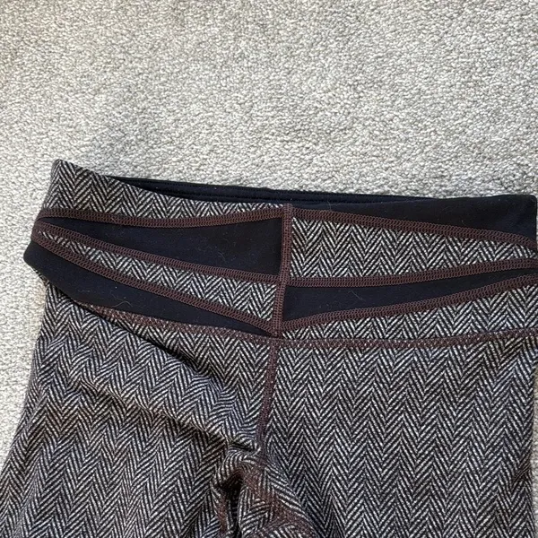 Lululemon high rise brown herringbone leggings - size 4 tall - Image 5