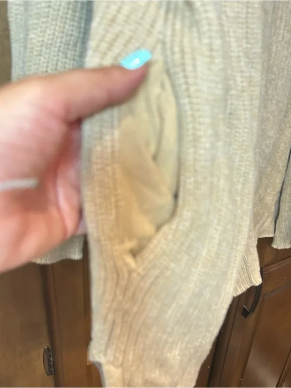 Universal Threads 🌸 Tan Ivory Heather
Medium Knit Open Front Slouchy Side Seam Poc - Image 7