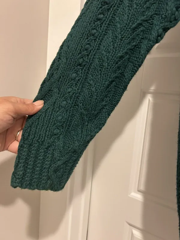 Vintage Express Handknitted Green Sweater Women’s size Large Cable Knit Academia - Image 3