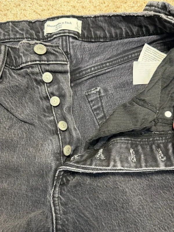 Abercrombie High-Rise The Dad Jeans - Image 3