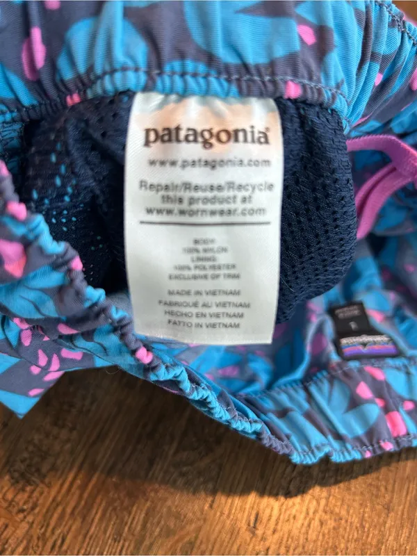 Patagonia Barely Baggies Pollen Confetti Dolomite Blue Navy Blue Pink size L - Image 5