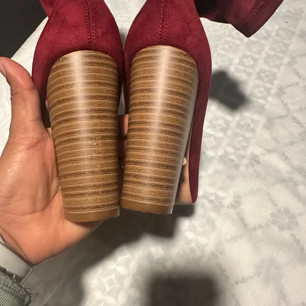 Chic burgendy Suede Heeled Boots Red Size 7.5 - Image 10