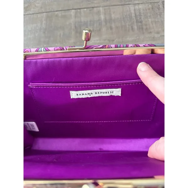 Banana Republic‎ purple/gray floral 100% silk envelope clutch - Image 3