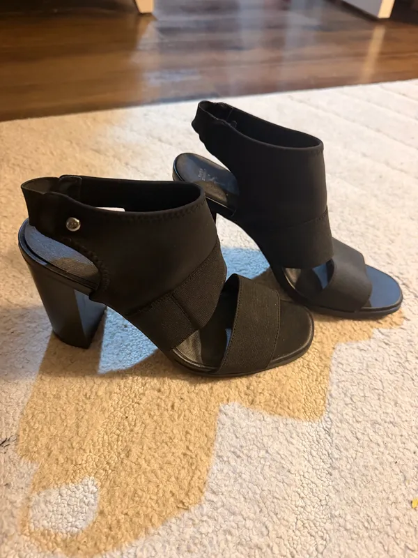 Vera Wang sling back heel - Image 3