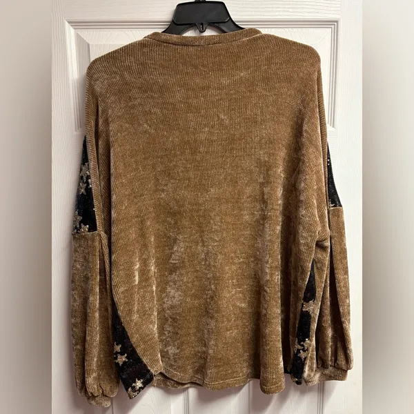 Main Strip Boutique Brand Oversized Brown/Black Sequin W/ Stars Top Size Large - Image 4