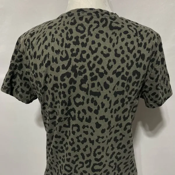 Lucky Brand Animal Print Short Sleeve Crewneck T-Shirt Olive Green Size Medium - Image 10