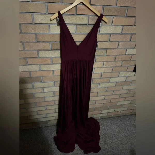 La Femme Women's Size 8 Red Plunge Neck A-Line Gown Sleeveless Maxi Slit NWOT - Image 5
