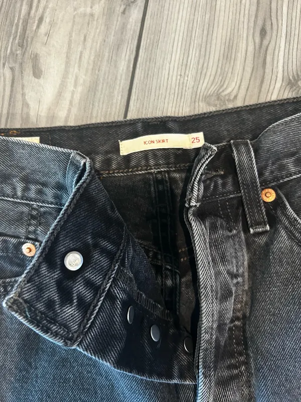 Levi’s Black Denim Icon Skirt - Image 3