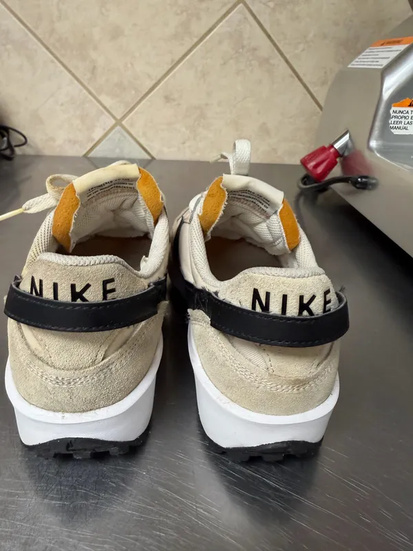 Women’s Nike waffle sneakers size 8.5 - Image 2