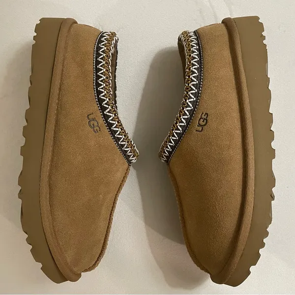 UGG NIB Tasman Slippers Shoes Chestnut Color Size 6 Women - Image 6