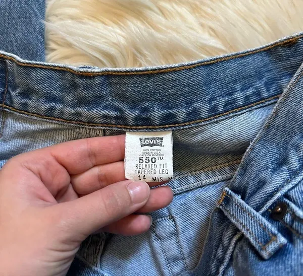 LEVI’S 550 Jeans In Medium Wash - Image 3