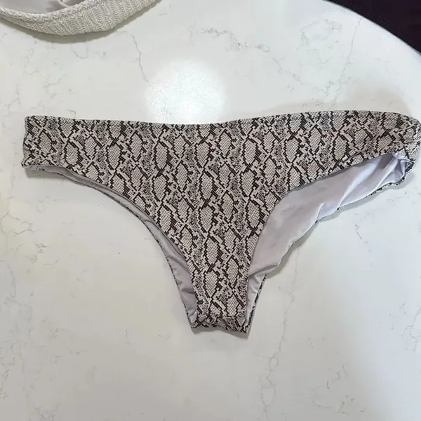 H&M Stylish Bikini Set in White, Yellow, and Snake Print. Size Medium/Small. - Image 5