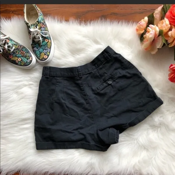 Banana Republic 90s Black High Waisted Shorts - Image 8