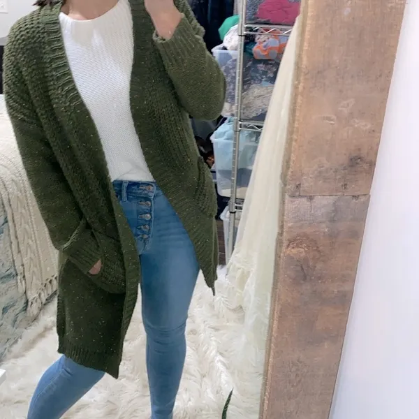 Green knit sweater cardigan with pockets size medium/large - Image 2