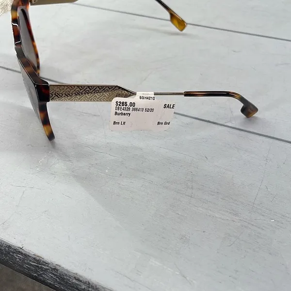 Burberry Sunglasses Womans Tortoise Frames Black and Brown‎ Rectangular Frames W - Image 2