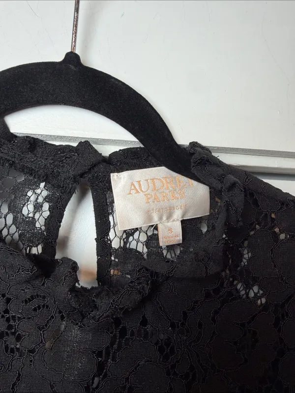 Audrey‎ Parks Black Lace Blouse small - Image 2