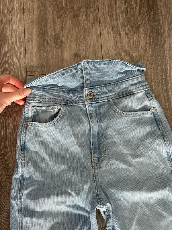 Hollister Ultra High-Rise Mom Jeans Size W23 L27 - Image 3