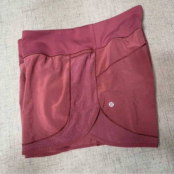 Lululemon Over & Above High Rise Train Short in Misty Merlot Size 12 - Image 9