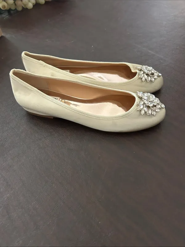 Badgley Mischka Ivory Crystal-Embellished Ballet Flats - Image 4