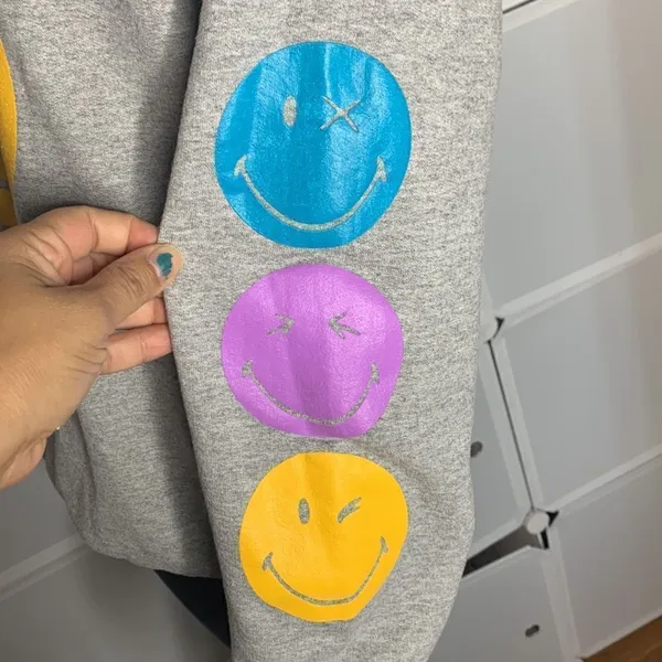 Smiley World Gray Winky Face Pullover Sweatshirt Size Medium - Image 3