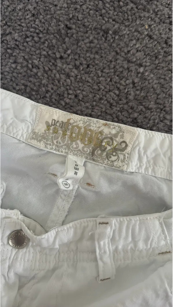 Y2K White Capris - Image 6