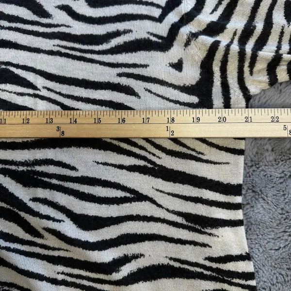 Crew Neck Lightweight Zebra‎ Print Sweater Sz S Side Zippers - Image 8