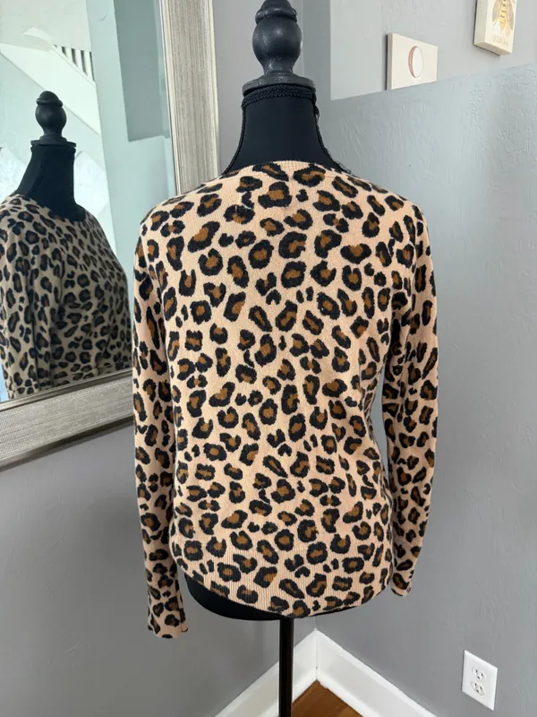 Cynthia Rowley cheetah animal print 2-ply Cashmere sweater size medium. - Image 3