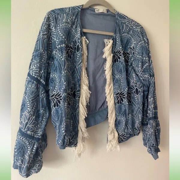 Zara Blue floral embroidered jacket with crochet lace trim - Image 5
