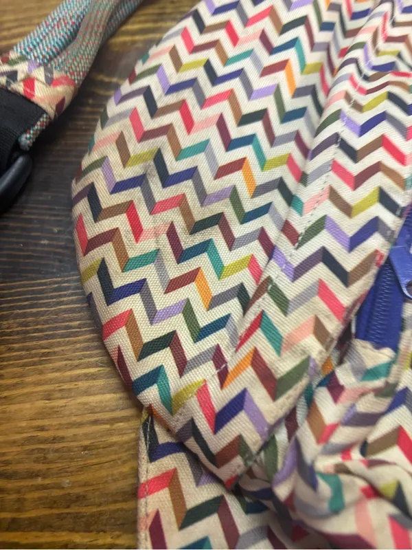 Kavu chevron print sling bag - Image 6