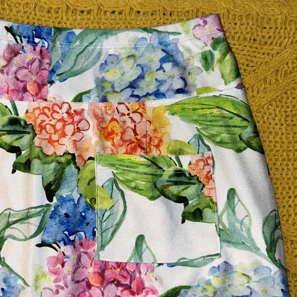 Skinz Size S Floral Skort Pink - Image 10