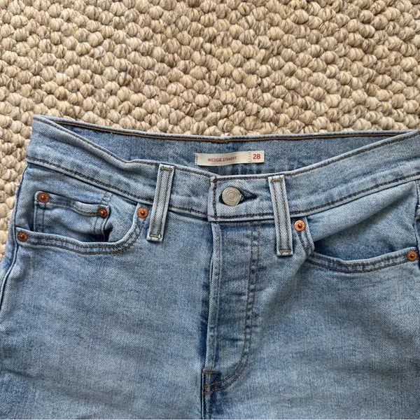 NWOT Levi Strauss Ripped Wedgie Straight Leg Light Blue Denim Jeans Size 28 - Image 3