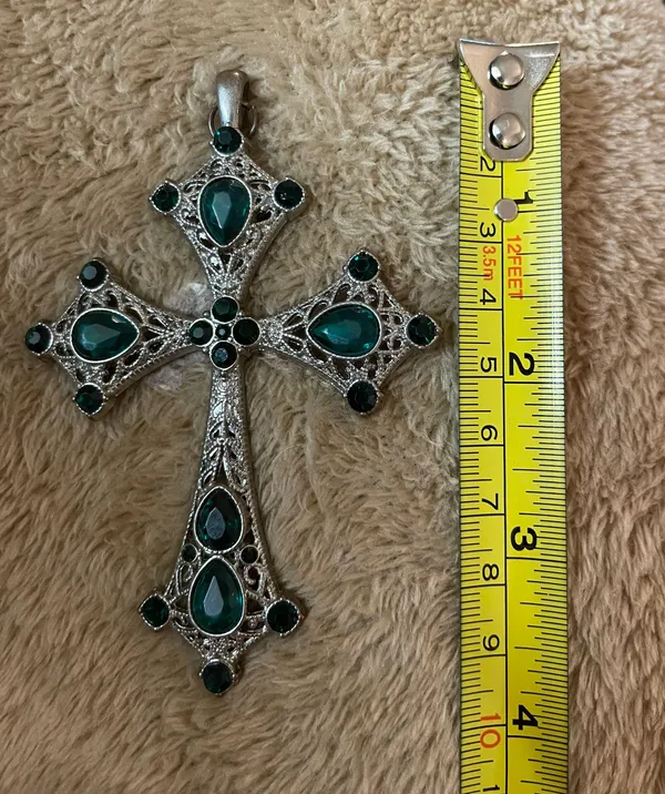 Emerald-look Stone Cross Gift Jewelry Pendant. - Image 3