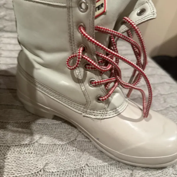 Hunter Women's Cream and White Boots Size 9 - Image 7
