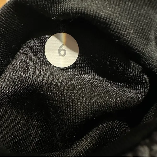 Lululemon Wunder Under High-Rise Leggings – Black & Gray Textured, Size 6 - Image 9