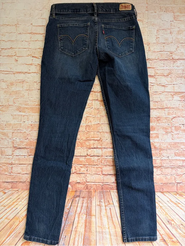 Levi’s | 524 Women’s Dark Blue Skinny Jeans - Image 4