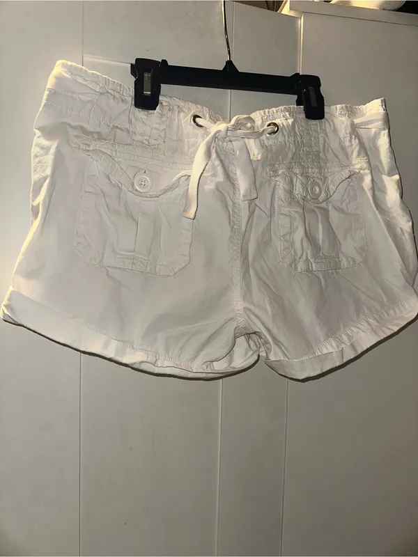 Y2K American Eagle Low Rise White Cargo Shorts - Image 3