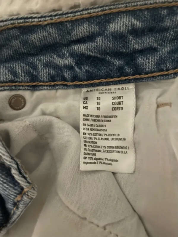 American Eagle Distressed Mom Jeans - Image 3