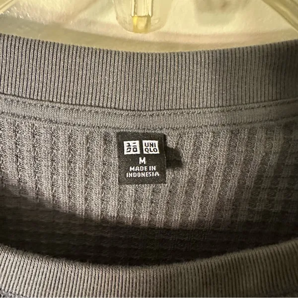 Uniqlo Gray Ribbed Crew Neck Top - Image 2
