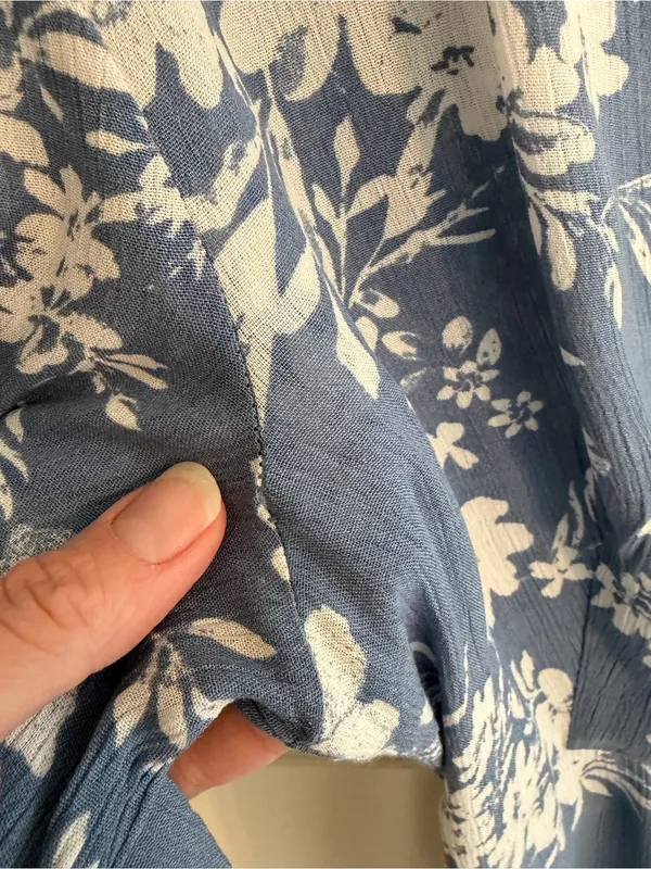 Lulus Blue‎ White Floral Wrap Dress Medium 3/4 Sleeve Ruffle Hem - Image 8