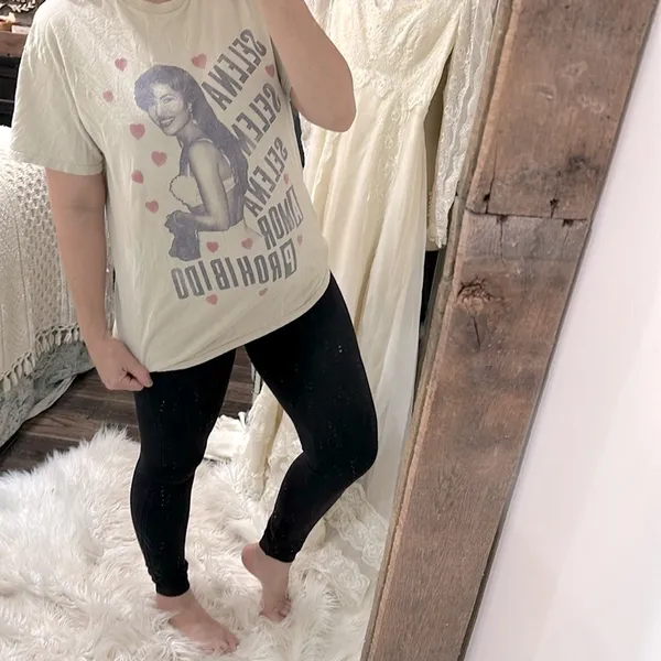 Junk Food Clothing Beige Selena Graphic Tee size medium - Image 3