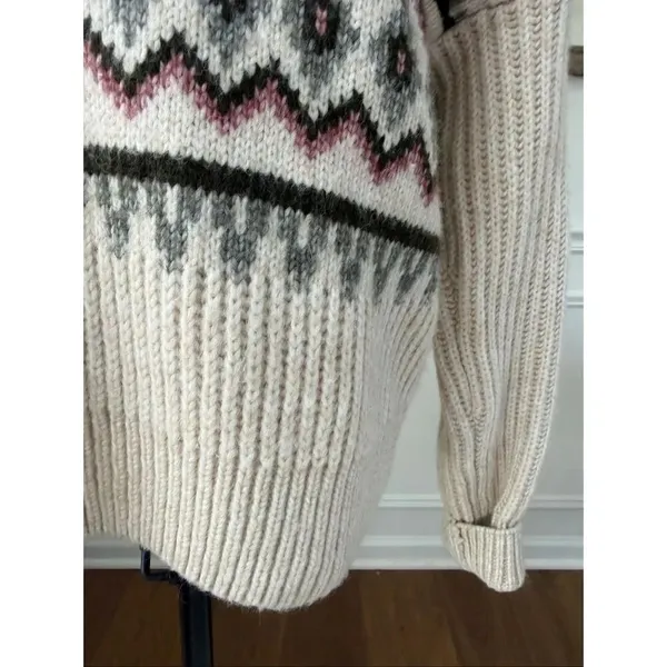 NWOT Herizon Patterned V - Image 4