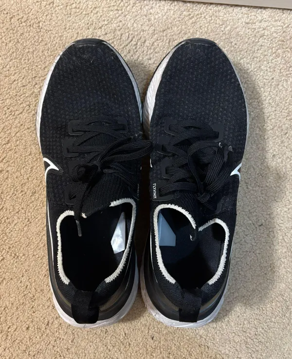 Nike Air Max React Shoes - Image 2