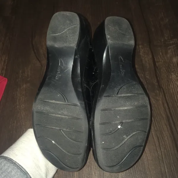 Clarks shiny crocodile pattern heeled black slip on shoes - Image 2